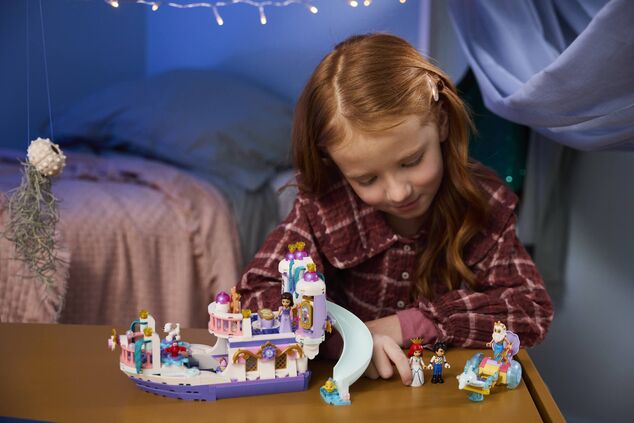 LEGO® Disney™ 43299 Arielina kráľovská svadobná loď