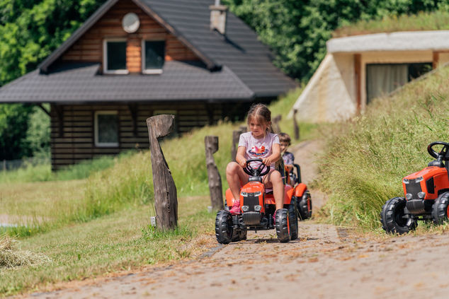 Falk Lábbal hajtós traktor 2060AB Kubota M6 utánfutóval