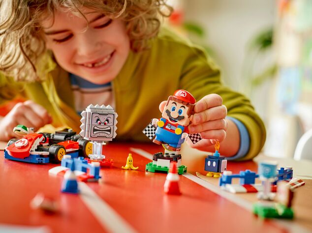 LEGO® Super Mario 72043 Mario Kart™ – Interaktívny LEGO® Mario™ a Standard Kart