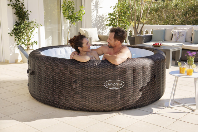 Bestway 6001P LAY-Z-SPA® Bali AirJet™ pezsgőfürdő 7 személyre (Energiatakarékos) 216 x 71 cm