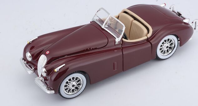 Bburago 1:24 Jaguar XK 120 Roadster (1951) Rot