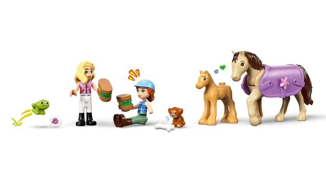 LEGO® Friends 42695 Príves s koňom a žriebätkom