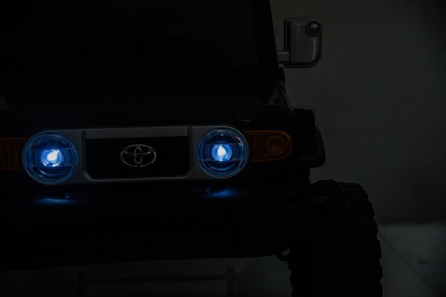 Elektrické autíčko Toyota FJ Cruiser XXL s pohonom 4x4, licencované (Dvojmiestne), čierne,