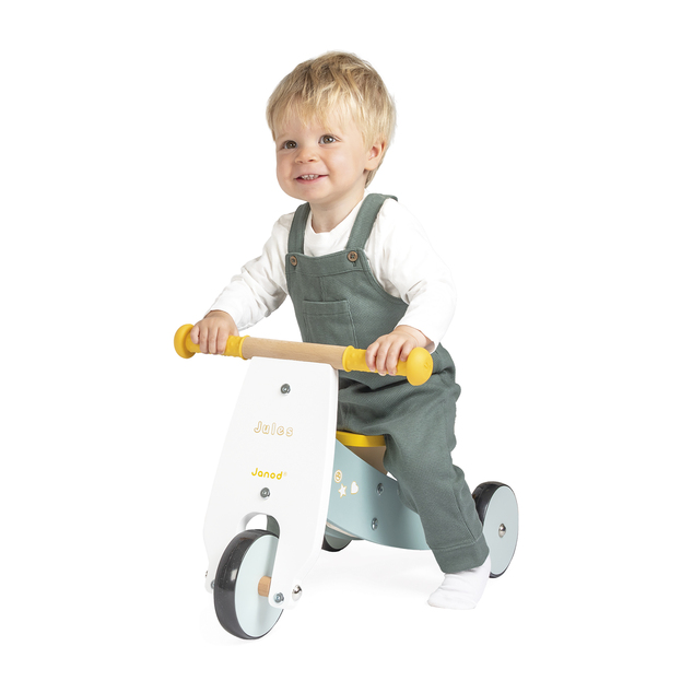 Janod Happy Garden Stabilné drevené odrážadlo s 3 kolieskami