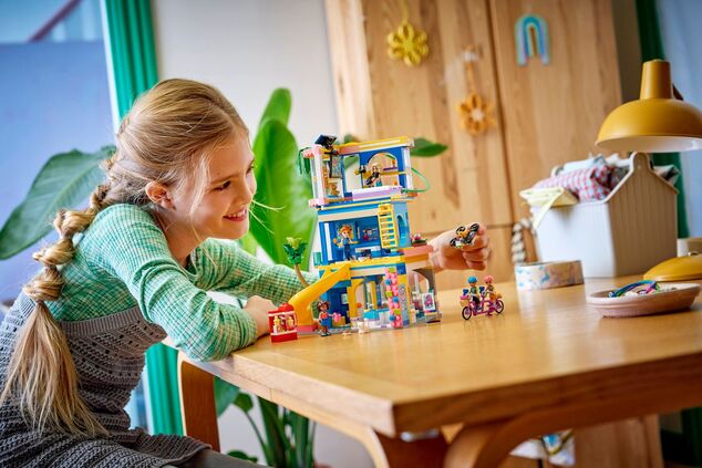 LEGO® Friends 42689 Klubovňa kamarátov v mestečku Heartlake