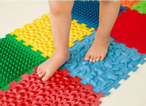 Ortek Masážna ortopedická podložka Puzzle "Mix" 10 prvkov + Hra Lesné dobrodružstvá