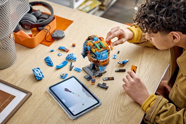 LEGO® Editions 43017 Čelada Oscar Piastri iz ekipe McLaren Mastercard F1®