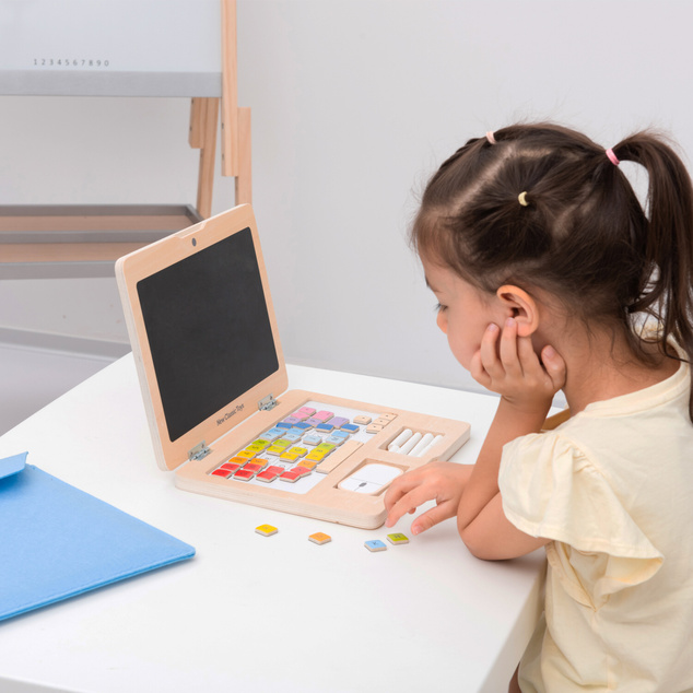 New Classic Toys Môj prvý notebook