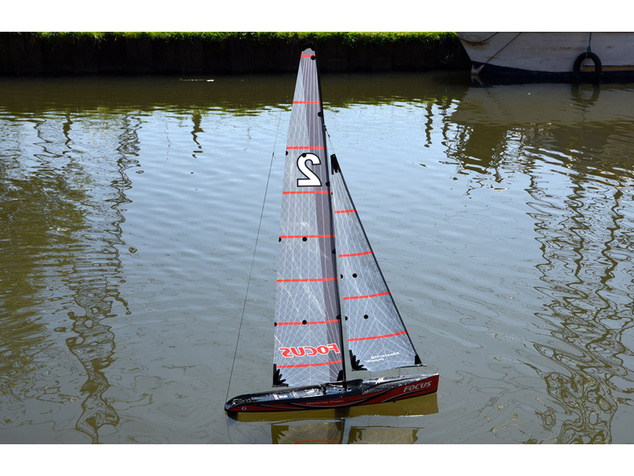 Focus V2 1m plachetnica PNP