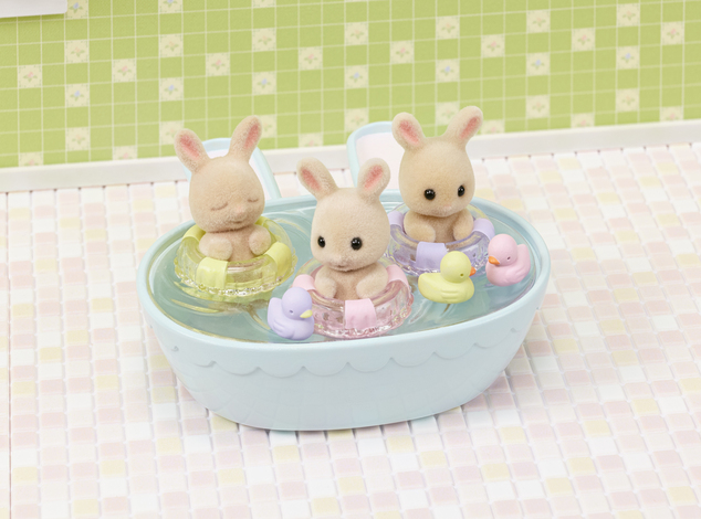 Sylvanian Families Kúpeľ trojčiat králikov