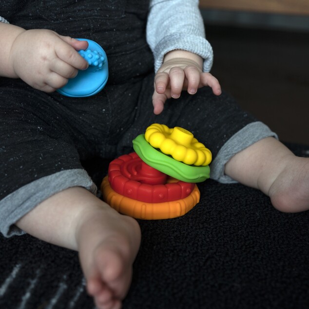 BABY EINSTEIN Hryzačka stohovacia 2v1 Stack &amp; Teethe™ 0m+