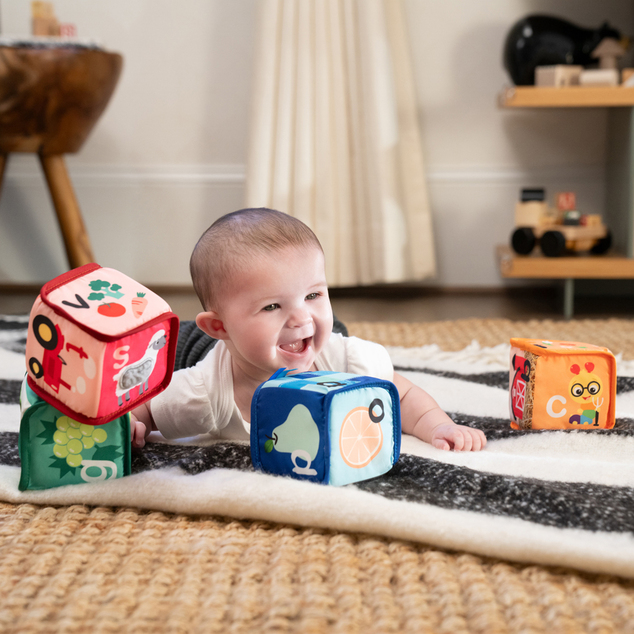 BABY EINSTEIN Textil játék kockák ábécé Alpha Stacks™ 4db, 3hó+
