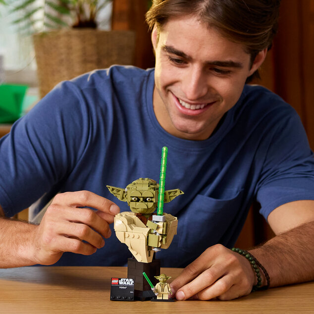 LEGO® Star Wars™ 75438 Bustul lui Yoda