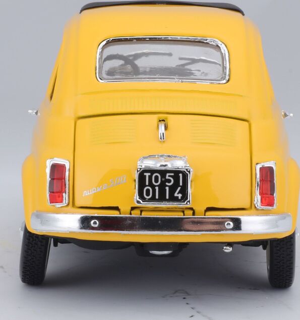 Bburago 1:24 Fiat 500 F 1965 Gelb