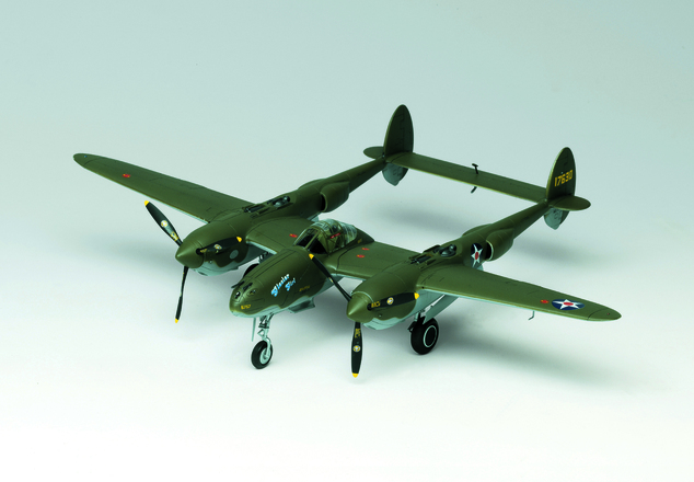 Modellbausatz Flugzeug 12208 - P-38F LIGHTNING GLACIER GIRL (1:48)