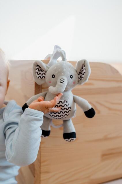 Slon babyted naťahovací plyš 30cm záves na postieľku/kočík
