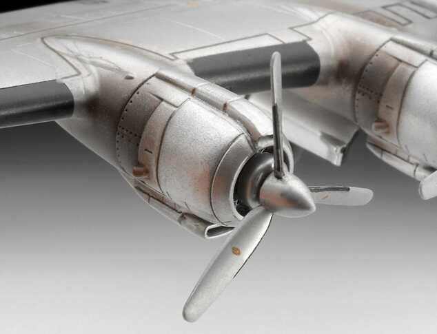 Plastic ModelKit letadlo 03745 - Lockheed L.1049G Super Constellation Lufthansa (1:144)