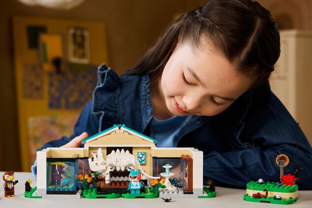 LEGO®Animal Crossing 77056 Blathers Museumsammlung