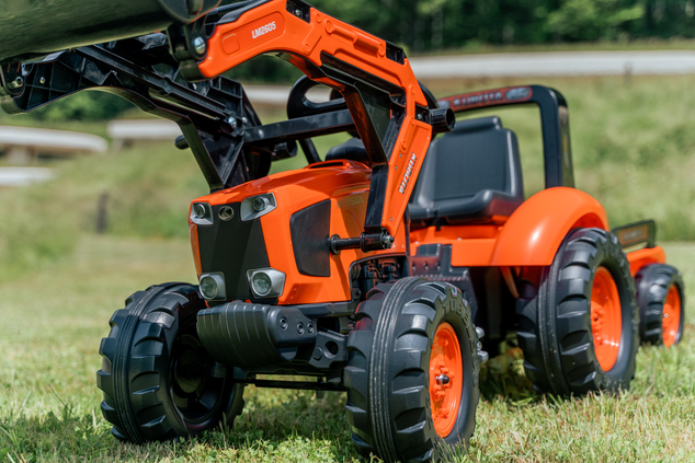 Falk šliapací traktor 2060AM Kubota s nakladačom a vlečkou
