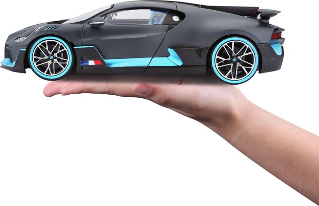 Bburago 1:18 TOP Bugatti Divo Grey