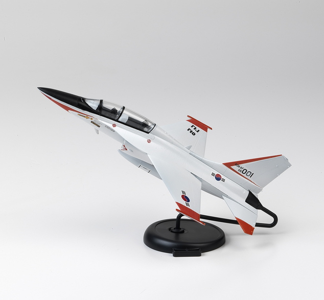 Modellbausatz Flugzeug 12519 - ROKAF T-50 ADVANCED TRAINER MCP (1:72)