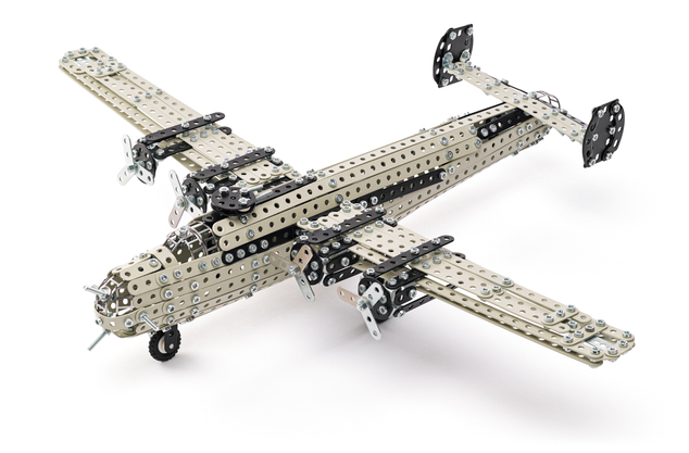Merkur - Bombardér B-24 Liberator, 902 dielikov