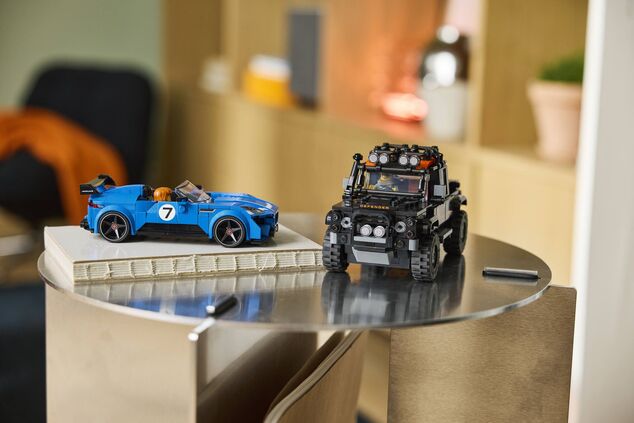LEGO® Speed Champions 77264 Jaguar Project 7 in Land Rover Defender