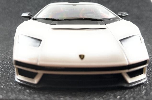 Maisto - Lamborghini Countach LPI 800-4, biele, 1:18