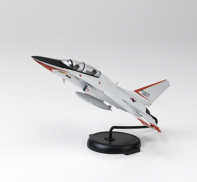 Modellbausatz Flugzeug 12519 - ROKAF T-50 ADVANCED TRAINER MCP (1:72)