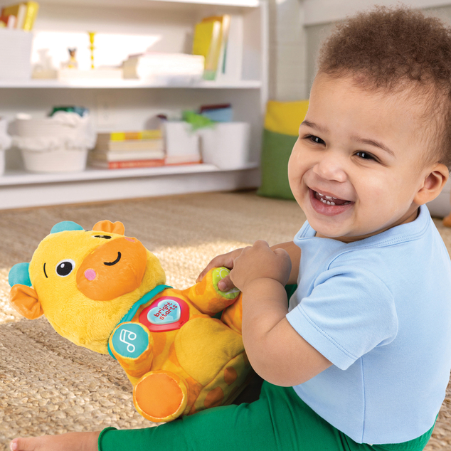 BRIGHT STARTS Interaktivna edukativna igračka Chat &amp; Cuddle Giraffe™, 6m+