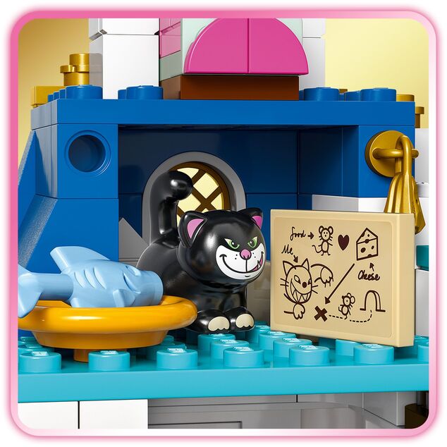 LEGO® Disney 43275 Popoluškin zámok a kočiar s koňmi