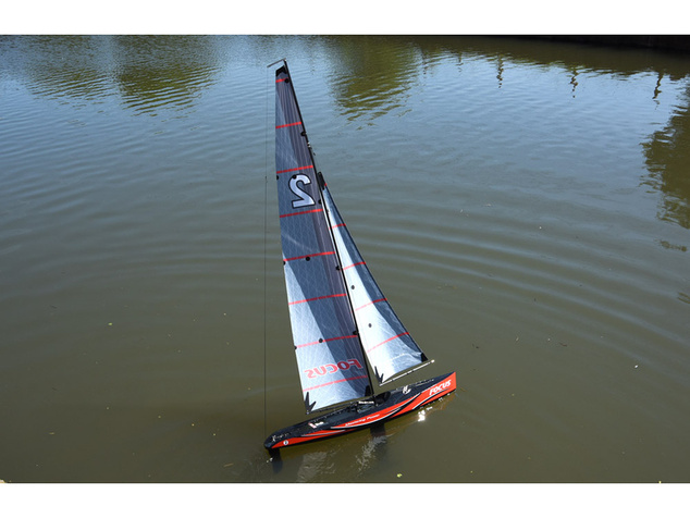 Focus V2 1m plachetnica PNP