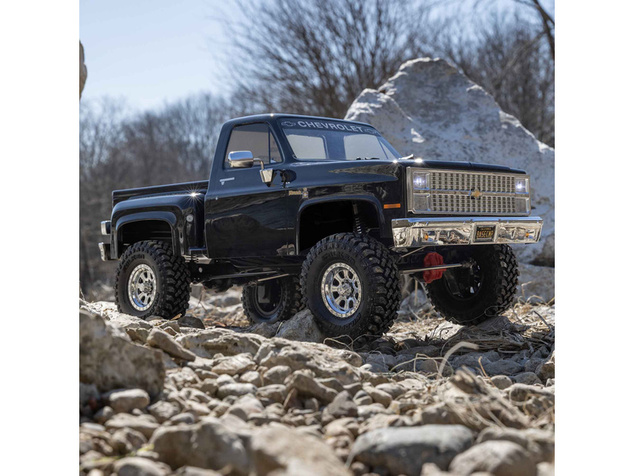 Axial SCX10 III Base Camp 1:10 4WD Chevy K10 1982 RTR čierny