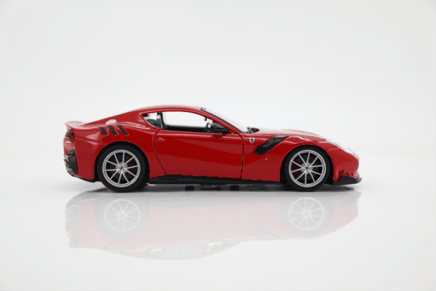 Bburago 1:24 Ferrari F12TDF Rot