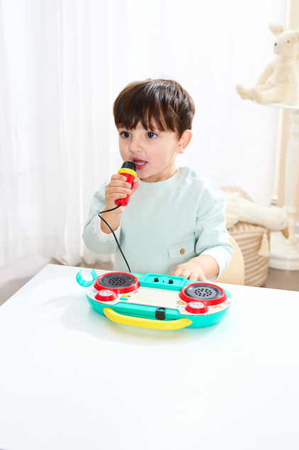 Hape Boombox rádio s mikrofónom Pixelz - so svetelnými a zvukovými efektmi