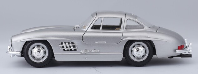 Bburago 1:24 Mercedes Benz 300SL Silber