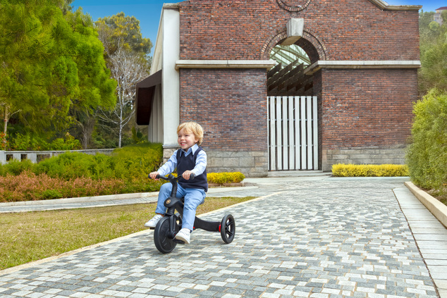 Globber trojkolka Explorer Trike 4in1 Black