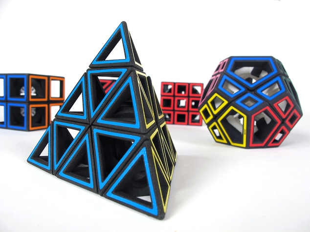 RECENTTOYS Hollow Pyramída