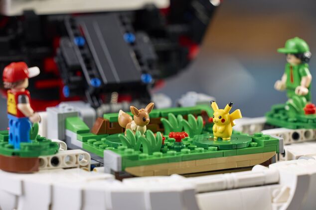 LEGO® Pokémon 72154 Poké Ball avec des moments emblématiques des Entraîneurs