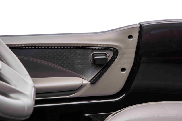 Elektrické autíčko Bentley Bacalar 12V, čierne, Dvere otvárajúce sa nahor, 2.4 GHz diaľkov