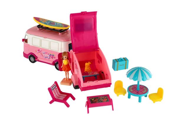 Caravan con rimorchio e bambola retrò con accessori