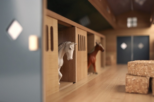 Kids Globe Farming Stall mit Boxen 7 Stück und Weiden aus Holz 1:32 in Schachtel
