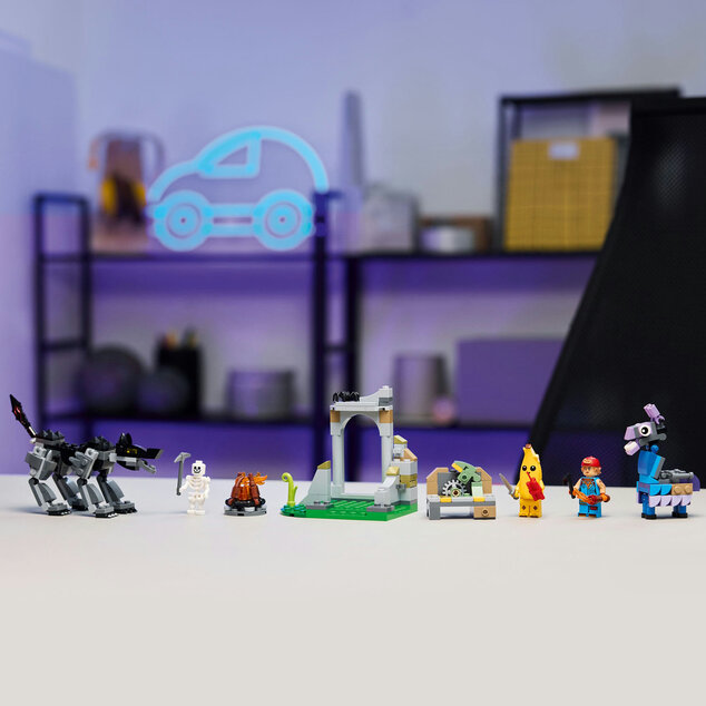 LEGO® Fortnite 77075 Peely a Sparkplug a ich táborisko