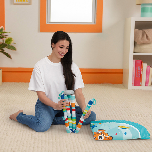 BRIGHT STARTS Tapis de jeu pour le développement moteur et sensoriel Finding Nemo POP 'N Wiggle™, 0m