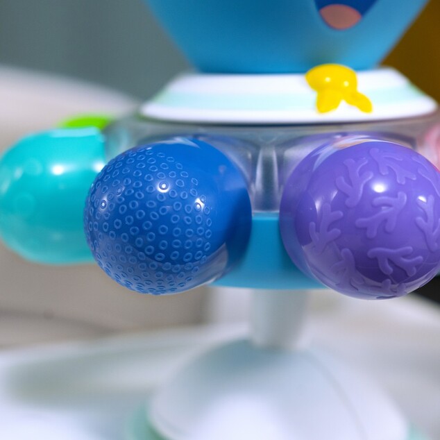 BABY EINSTEIN Opus Spin &amp; Sea™ 3 m+ érzékelő polip játék tapadókoronggal