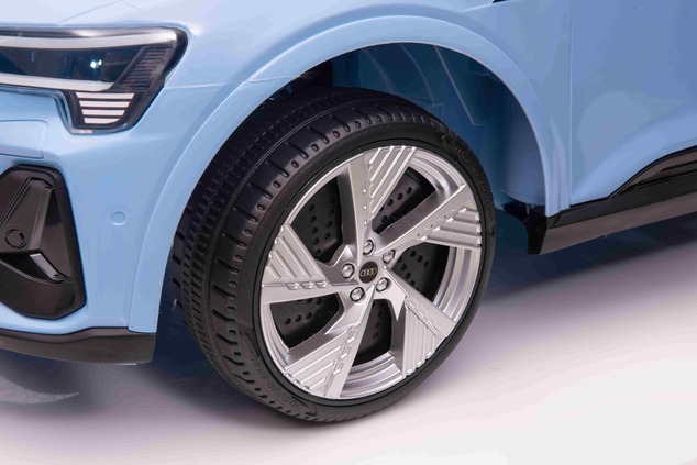 Elektrické autíčko Audi E-tron Sportback 12V, modré, široké jednomiestne sedadlo