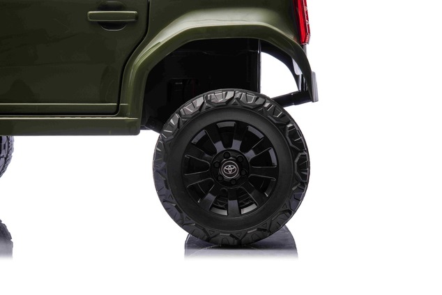Elektrické autíčko Toyota Landcruiser 12V, vojenské zelené, široké jednomiestne sedadlo, 2