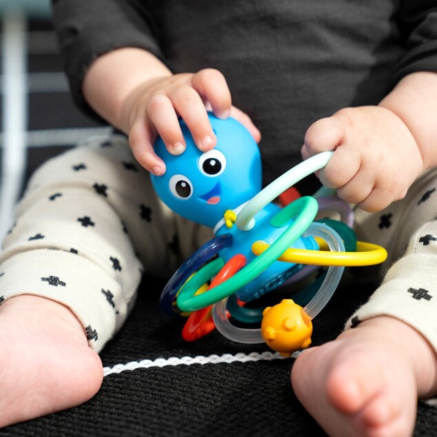BABY EINSTEIN Opus's Shake &amp; Soothe™ Beißring/Rassel ab 0 Monaten