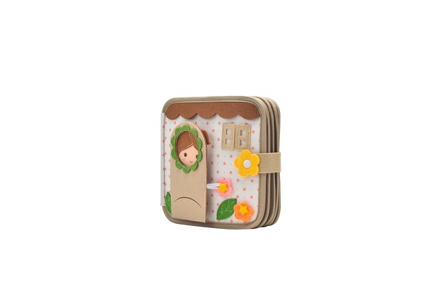 2Kids Toys Libro sensoriale busy Casa con bambola