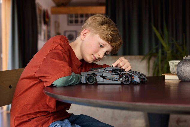 LEGO® Technic 42173 Sivé hyperauto Koenigsegg Jesko Absolut